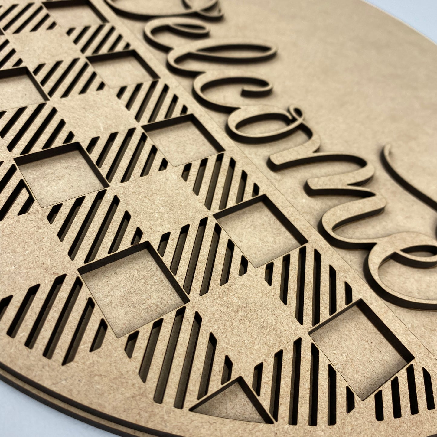 Rounded "Welcome" Sign with Buffalo Plaid Trim