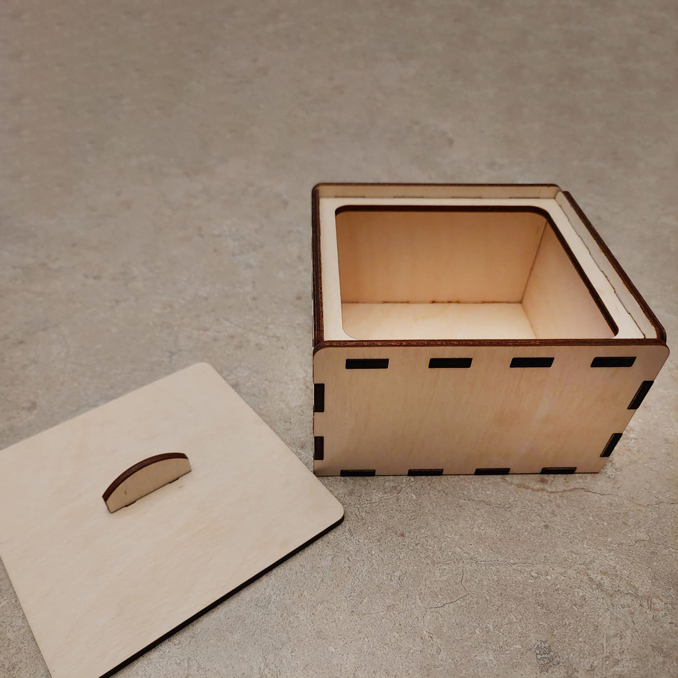 Resting Lid Candy Box