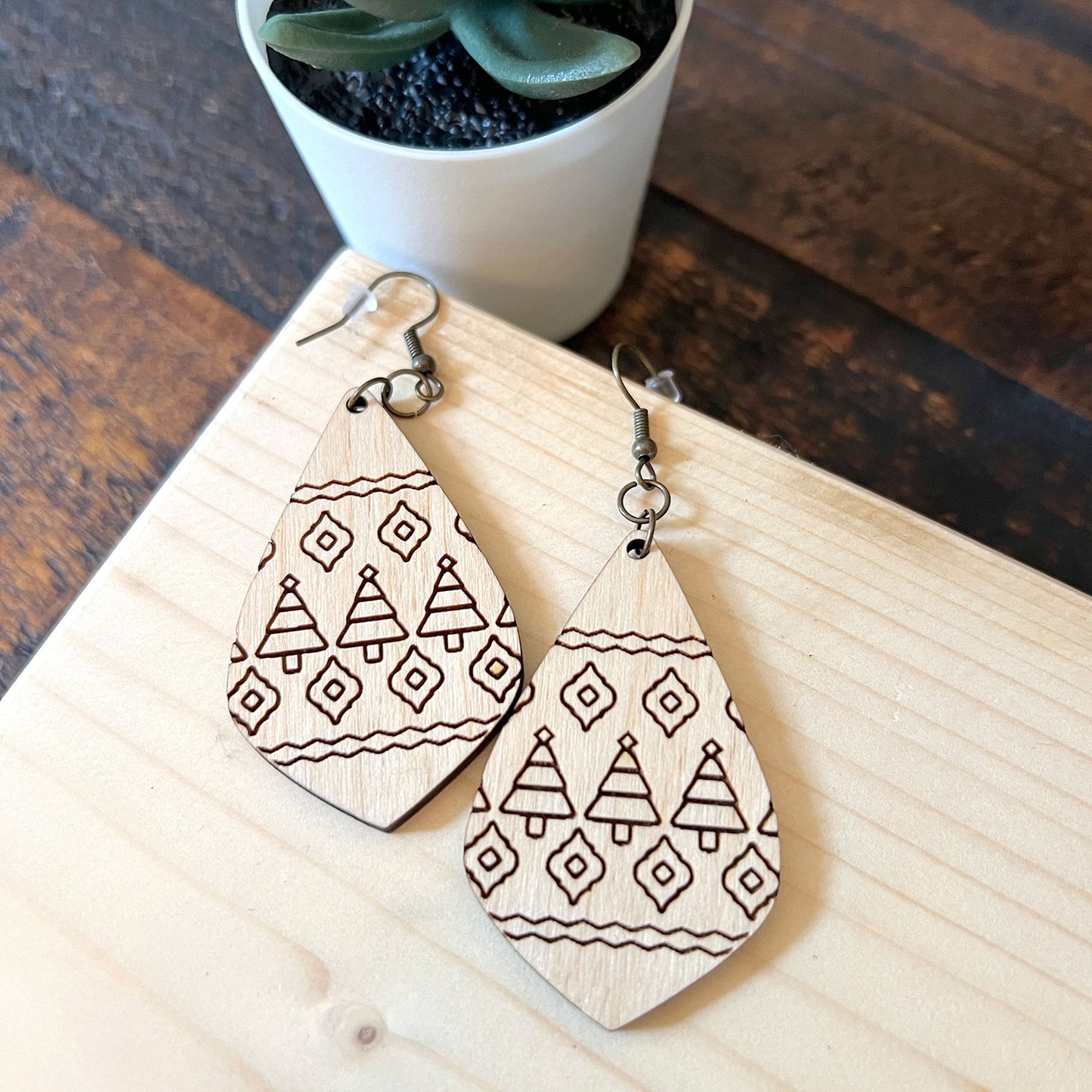 Christmas Pattern Teardrops