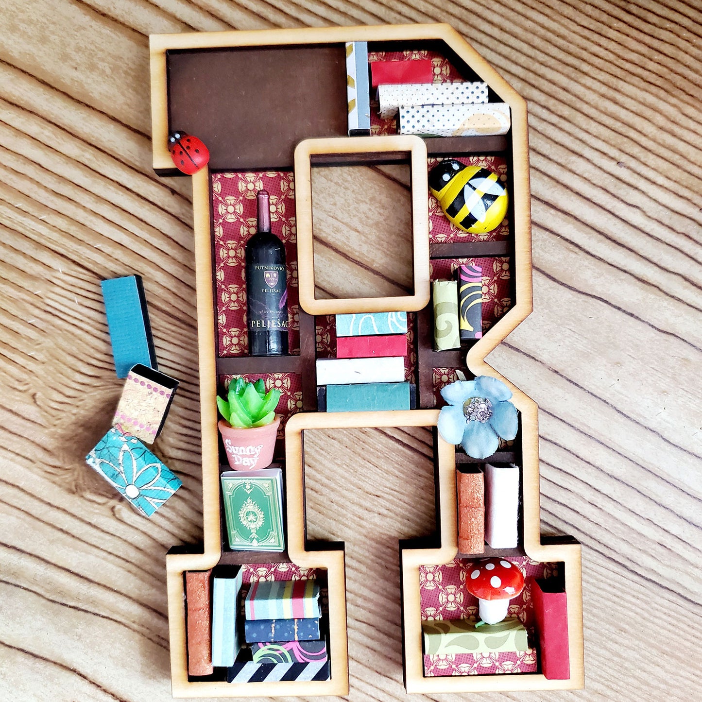 Alphabet Miniature Bookshelf - Letter "R"