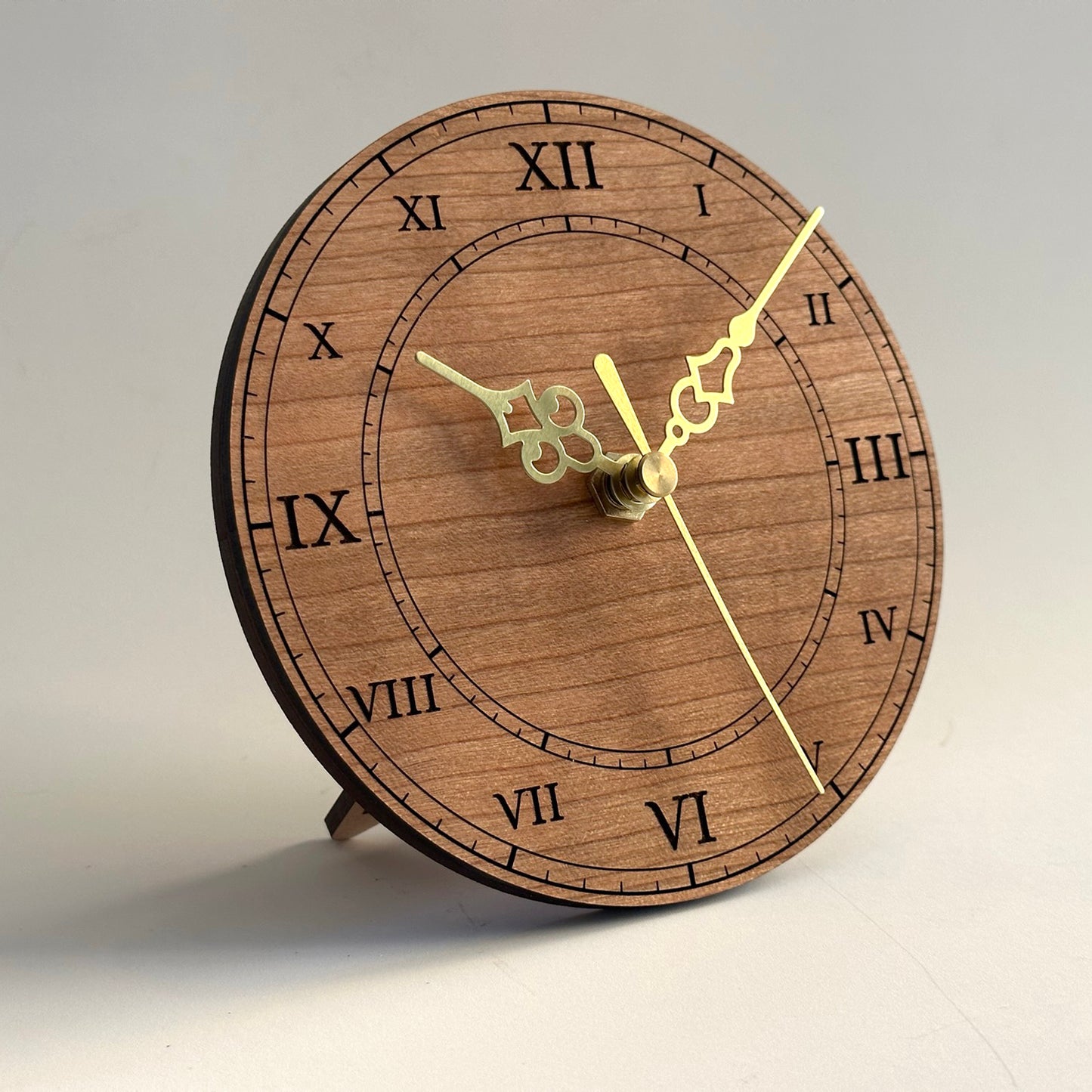 Customizable Elegant Timepiece Desk Clock Ver. 1