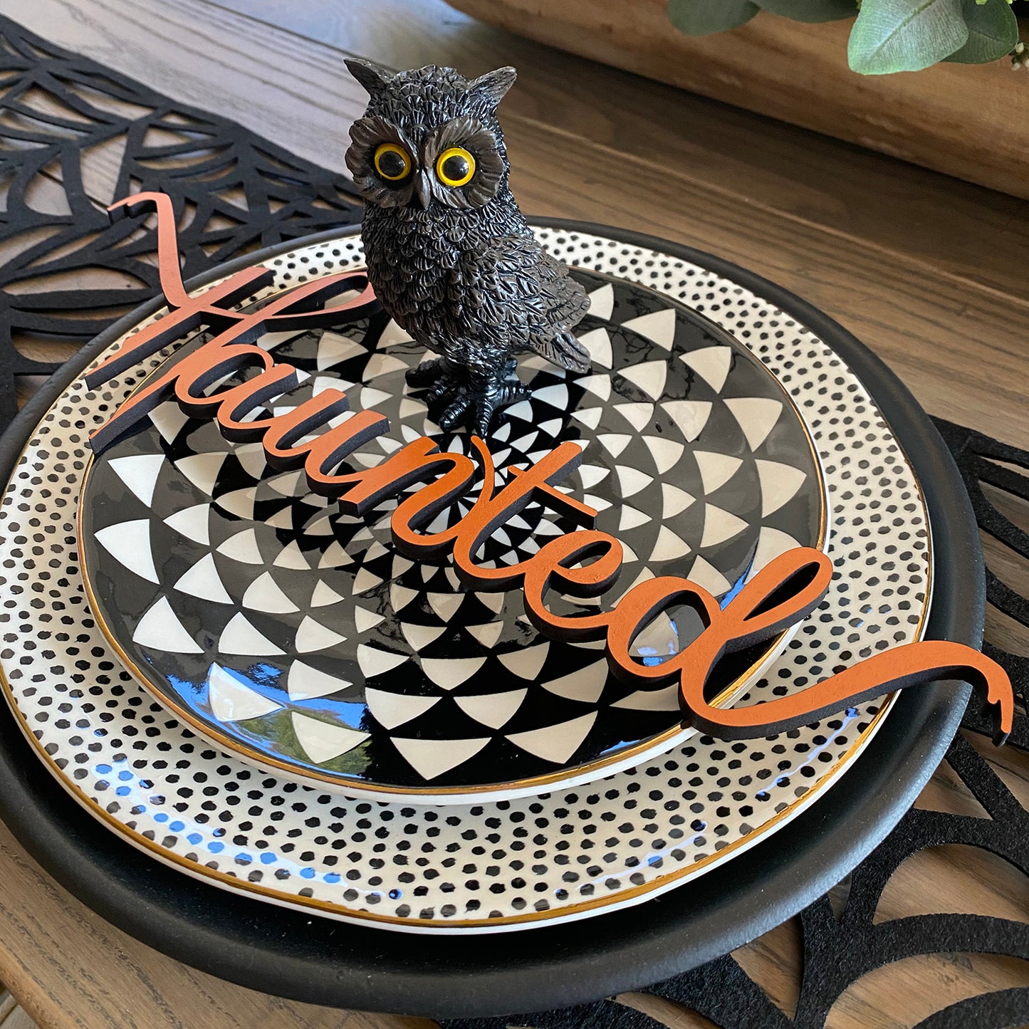 Halloween Plate Words Tablescape (Set of 6)