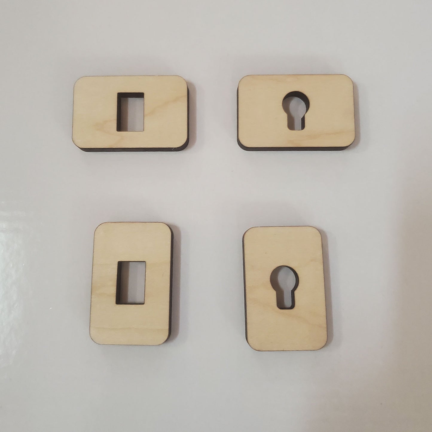 Keyhole Hangers (Set of 4)
