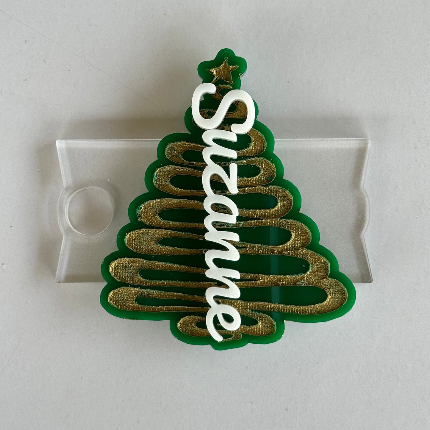 https://shop.glowforge.com/cdn/shop/files/PersonalizableChristmasTreeToppercompatiblewith20-30ozStanleyCup-1square.jpg?v=1702515599&width=1445