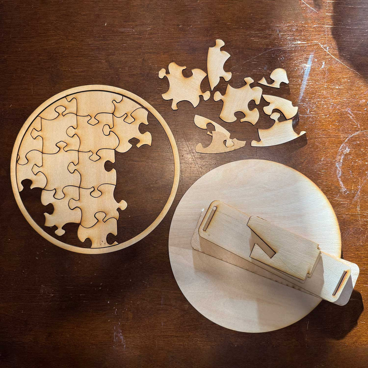 Customizable 8x8 Circle Puzzle with Stand - Glowforge