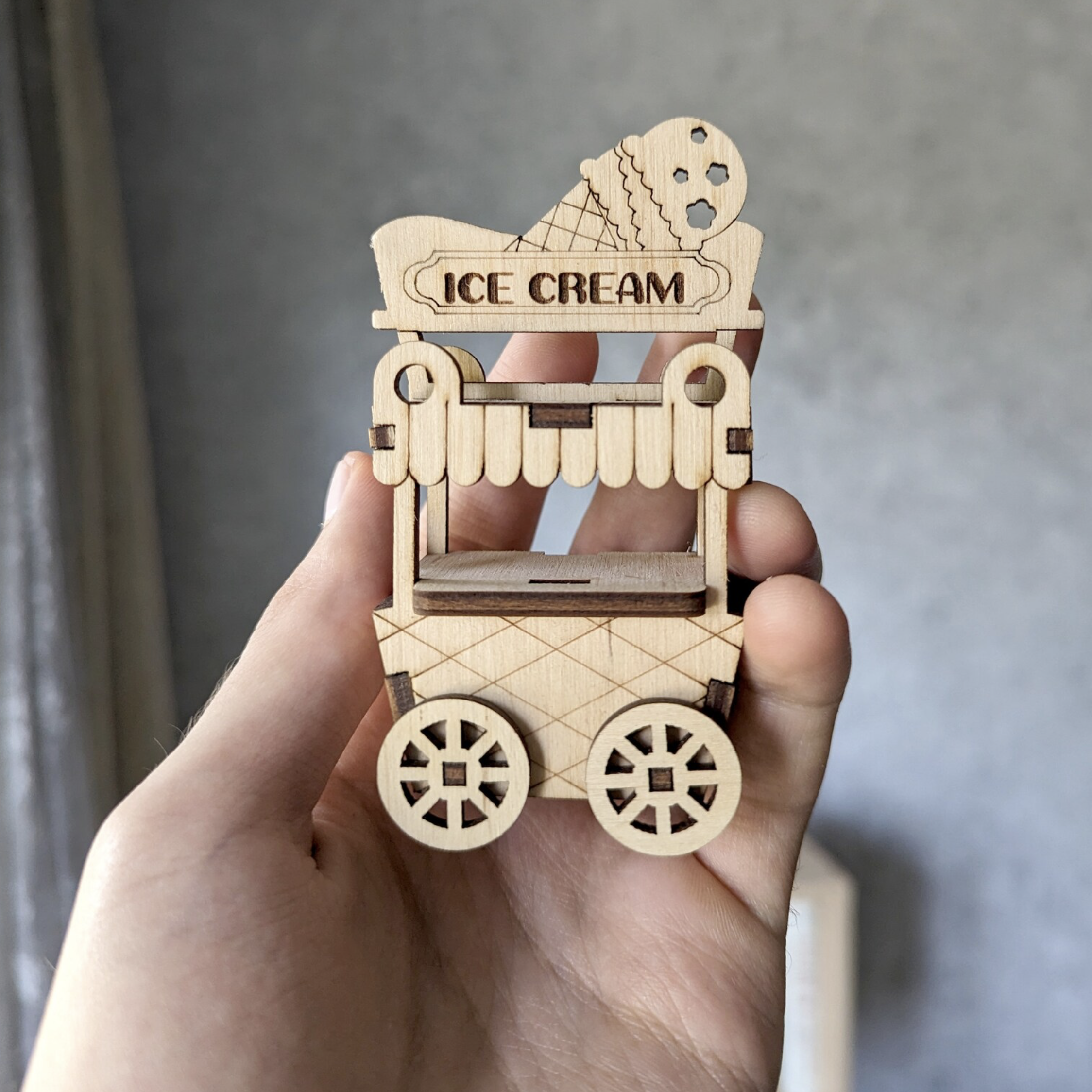 トーマスキンケイド Ice Cream Parlor ライト付ミニチュア Ice Cream Cart (3D puzzle) Light Plywood - (3/25