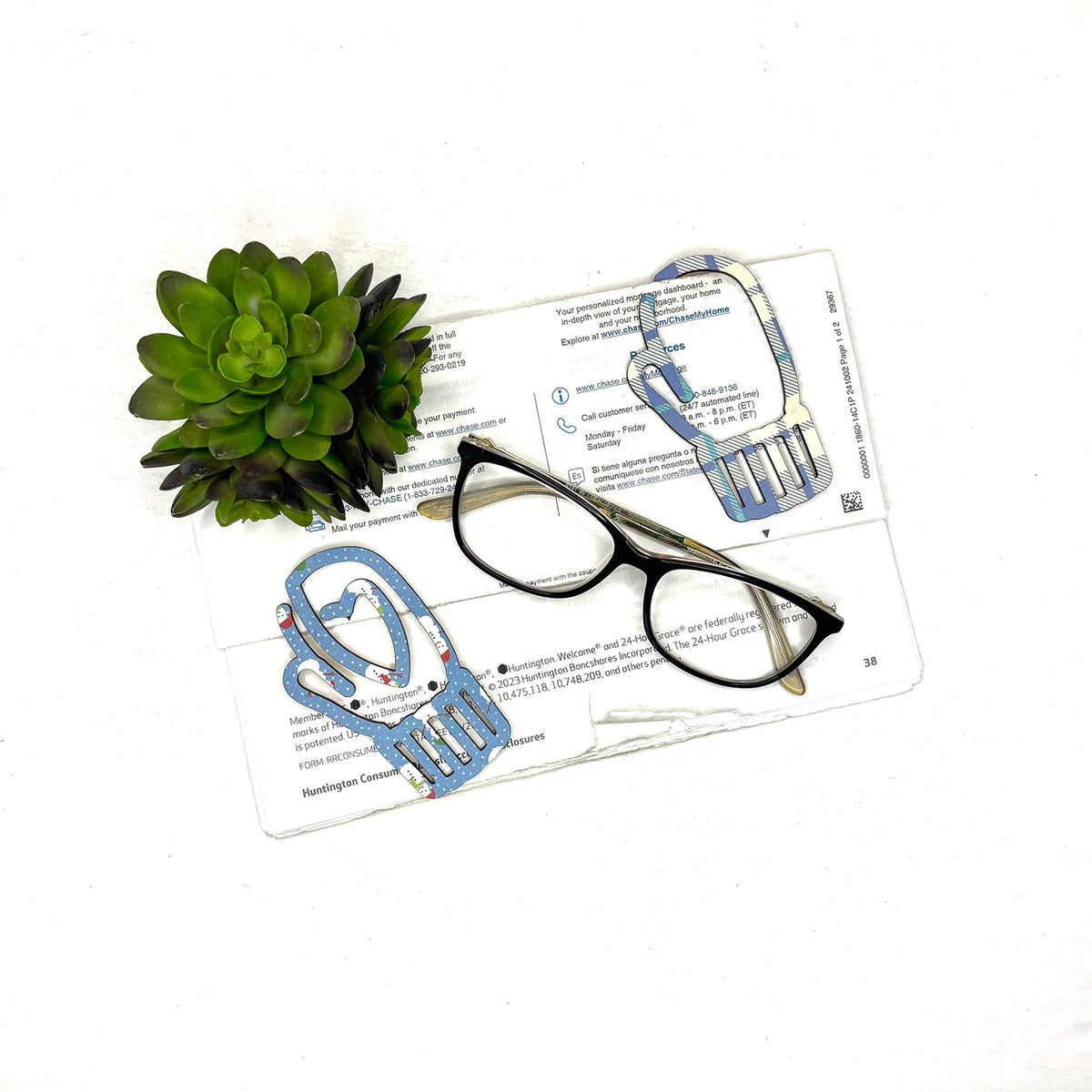Mitten Bookmark with Card Backer - Paperclip - Snack Bag Closure - Glowforge