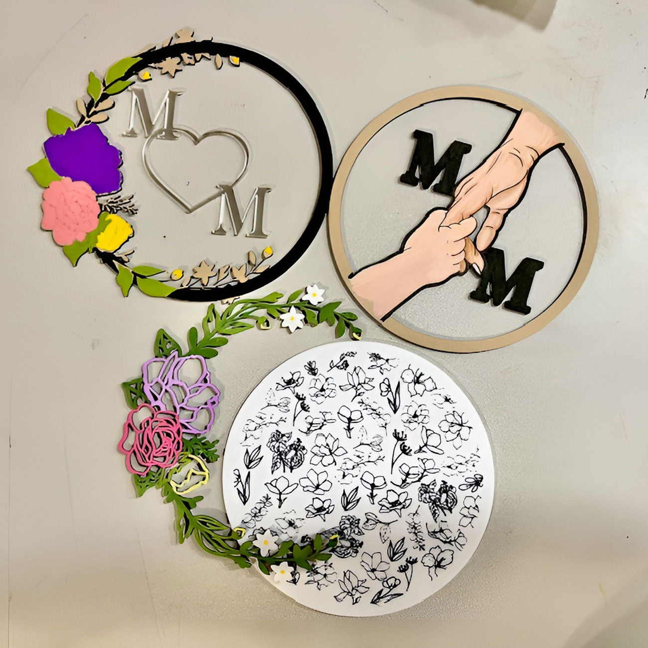 Round Floral MOM Wall Hanger - Glowforge