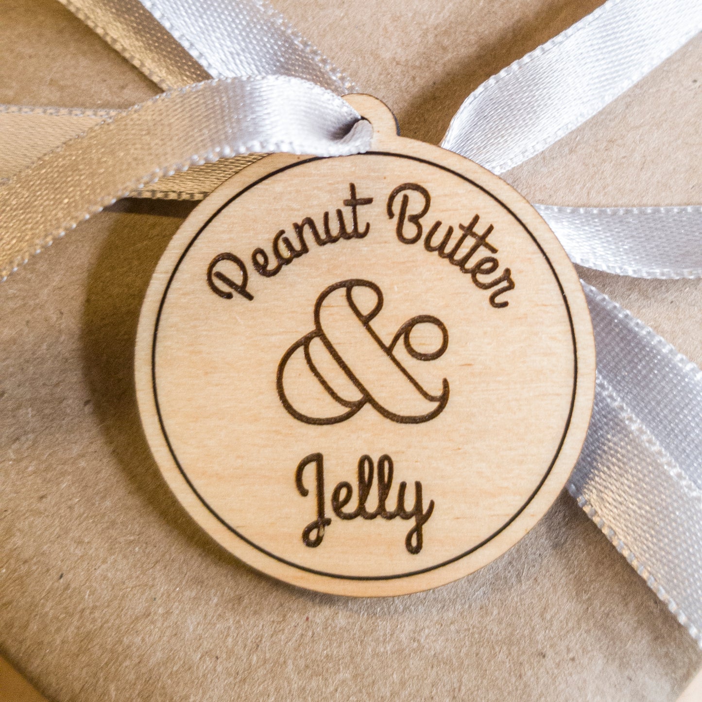 Rounded Medallion Gift Tag