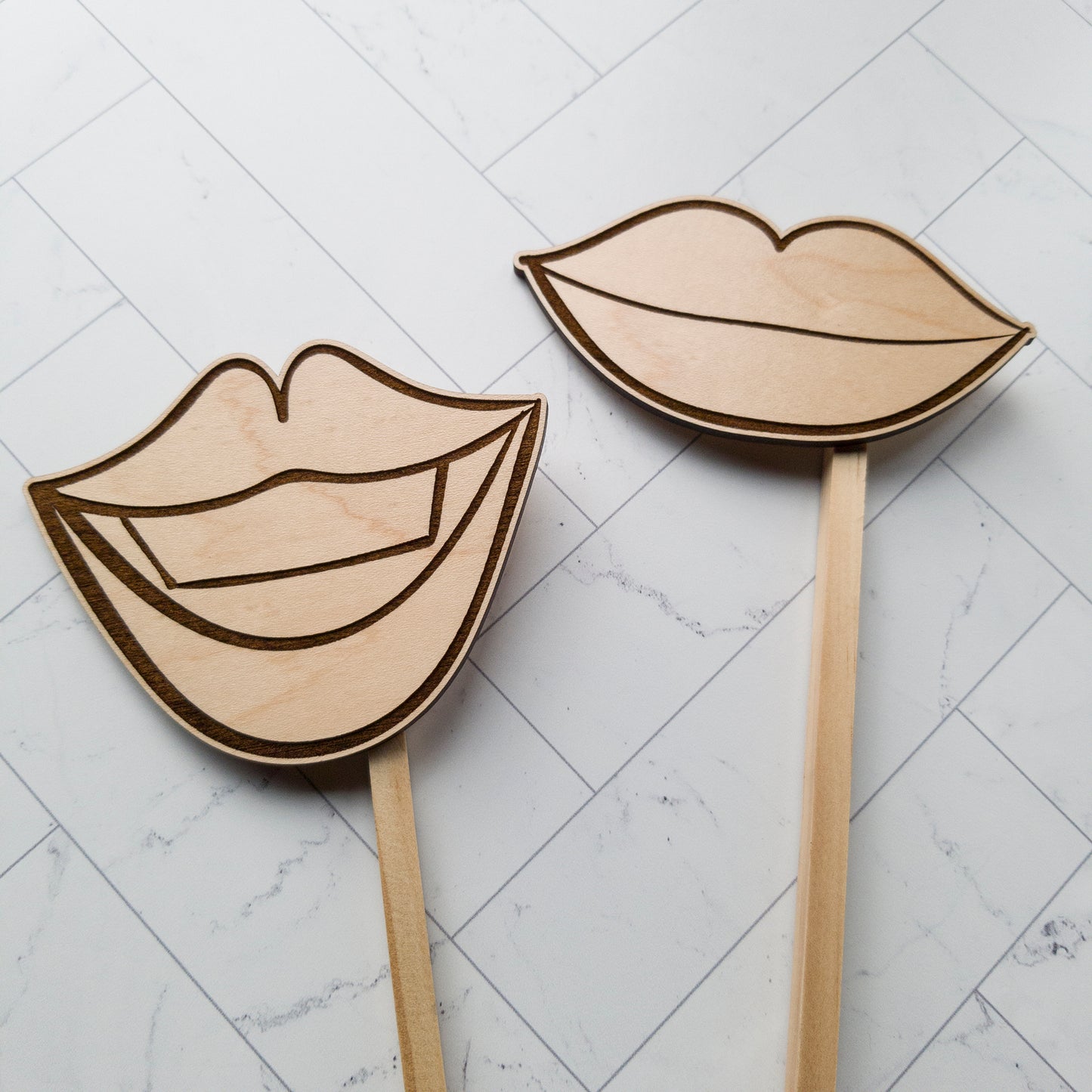 Comical Lips Photobooth Props (Set of 2)