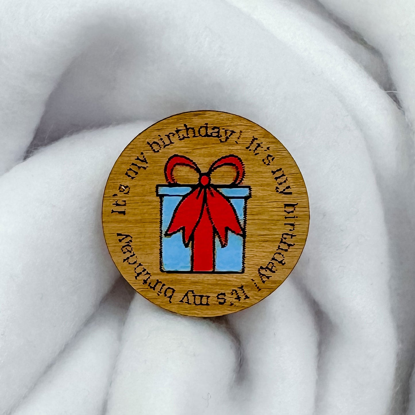 "It's My Birthday" Spider Web Pin - 2.3 Inch Round Badge For Birthday Party Outfits & Decor