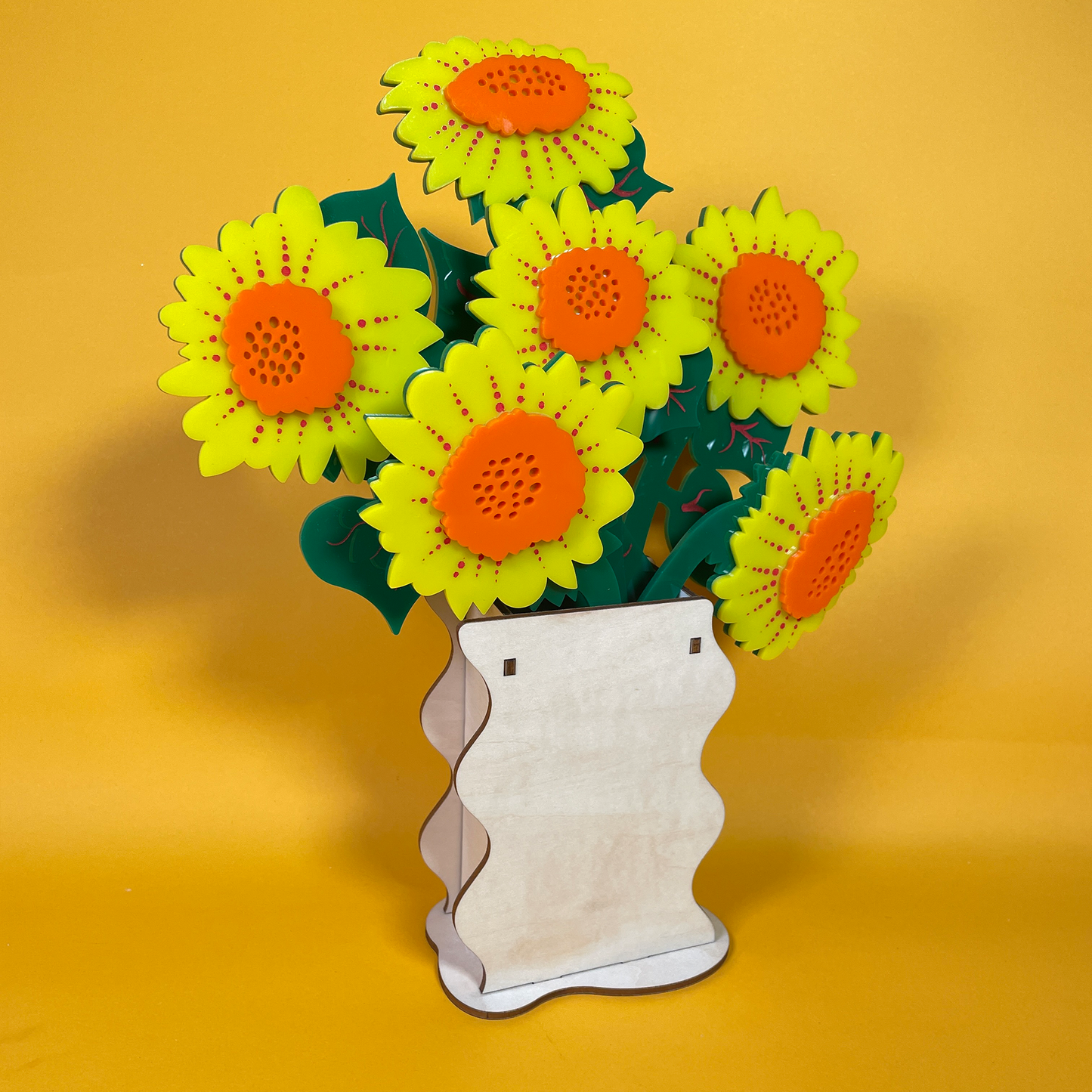 Retro Wavy Bouquet Vase